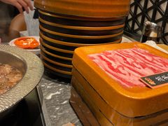 -牛YO寿喜烧·铁板烧和牛火锅自助(市府恒隆店)