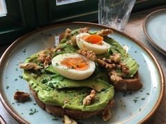 牛油果煮蛋吐司-RAC BAR(安福路店)