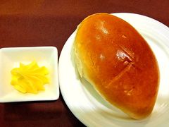 餐前面包加黄油-红房子西菜馆(淮海店)