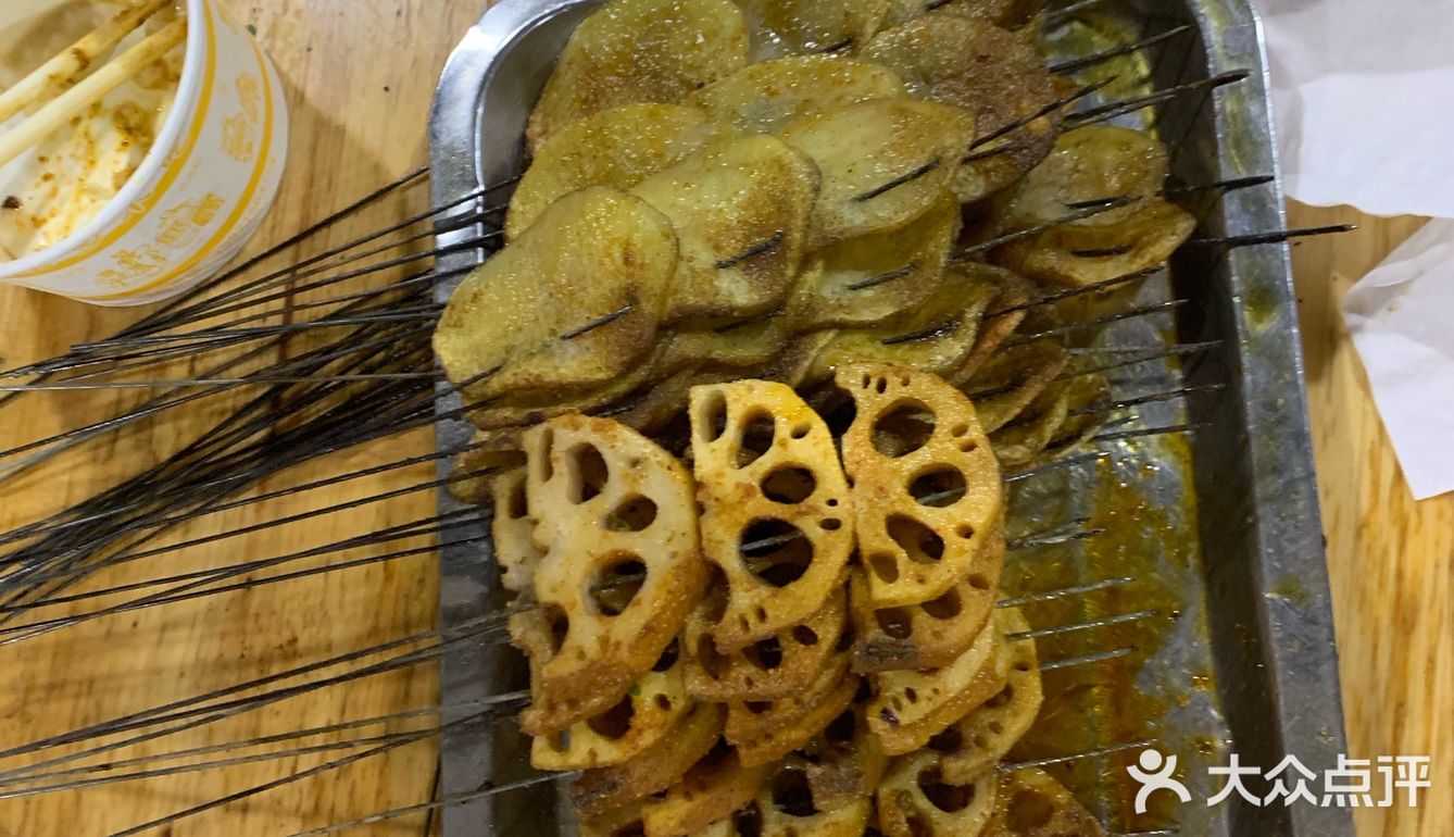 幸好吃了点对门的煎饺，要不然要饿调了面。招牌虾球很新鲜