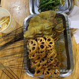 幸好吃了点对门的煎饺，要不然要饿调了面。招牌虾球很新鲜