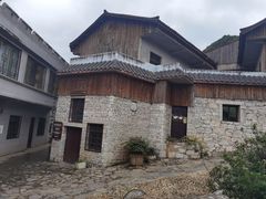 -高荡千年布依古寨旅游景区