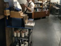 -星巴克(西藏路店)