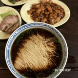 人间美味啊~汤头好喝 刚上来记得先喝一口汤再吸面