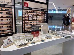 -博士眼镜集团石人工眼镜(虹口万泰店)