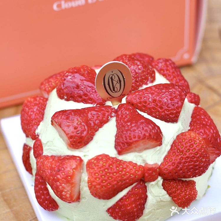 仿佛把一个精致的花园搭建在了蛋糕上面！