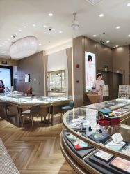 -六福珠寶(巴黎春天五角场店)