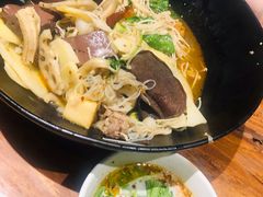 -万记麻辣烫国展总店