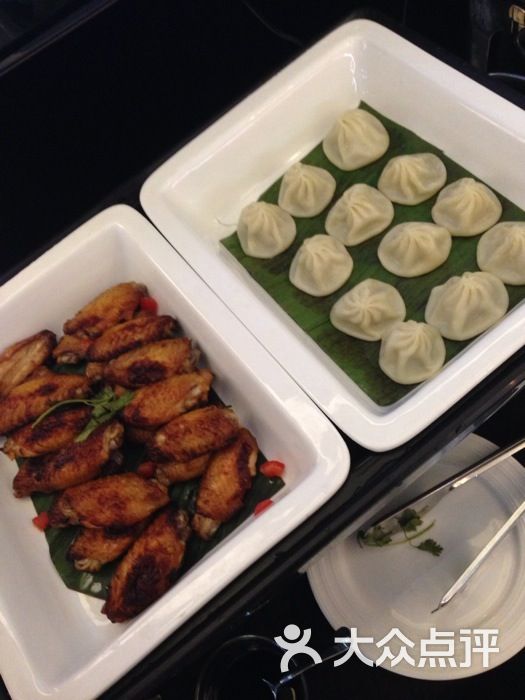 梅赛德斯-奔驰文化中心包厢自助餐图片-郑州演