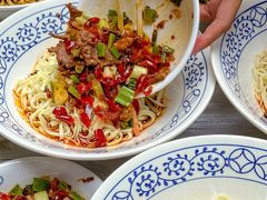 -李与白包子铺(桐梓林店)