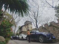 优衣库黑色小腿裤-得丘礼享谷·玉兰苑