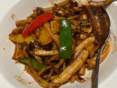 烧汁珍菌炒鱿鱼脚-元素中餐厅.海南菜.粤菜.椰子鸡.海鲜.包房.石梅湾威斯汀度假酒店