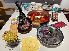 -墨居上隐·院子里火锅(峨眉店)