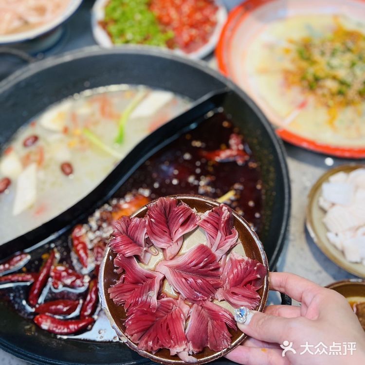 火爆魔都的网红火锅—鸿姐老火锅