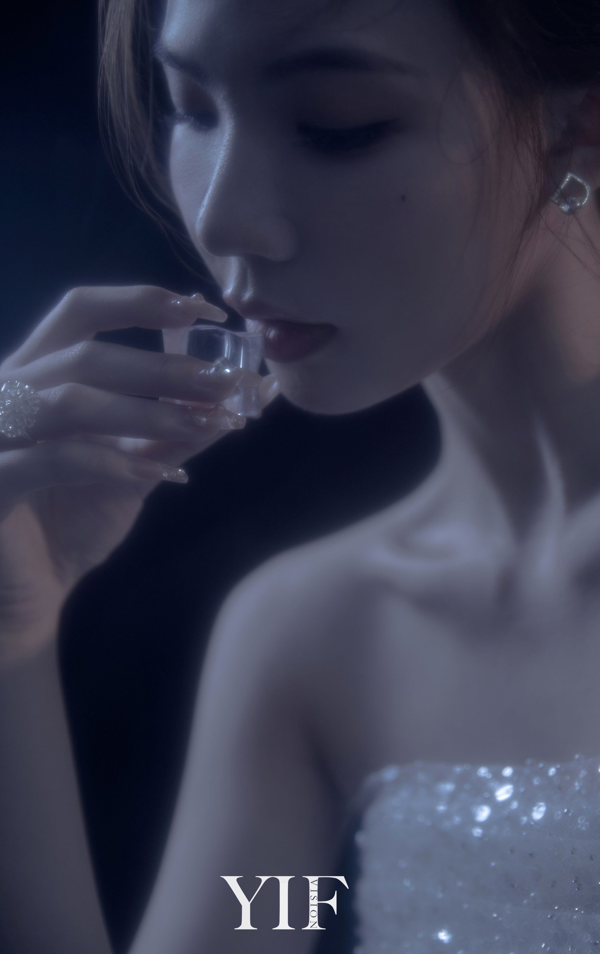 自带神秘性感的女王气质写真