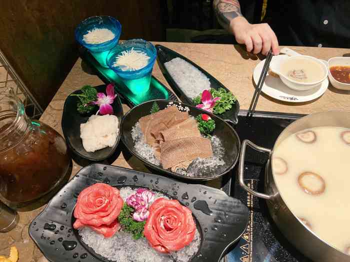 嗯胡椒猪肚鸡捞王和捞神口感没有差别猪肚和鸡肉味道上都偏清淡牛肉卷