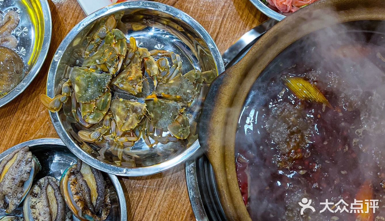 瓦小灶老火锅｜一家海鲜吃到嘴里还在弹的炭火火锅店