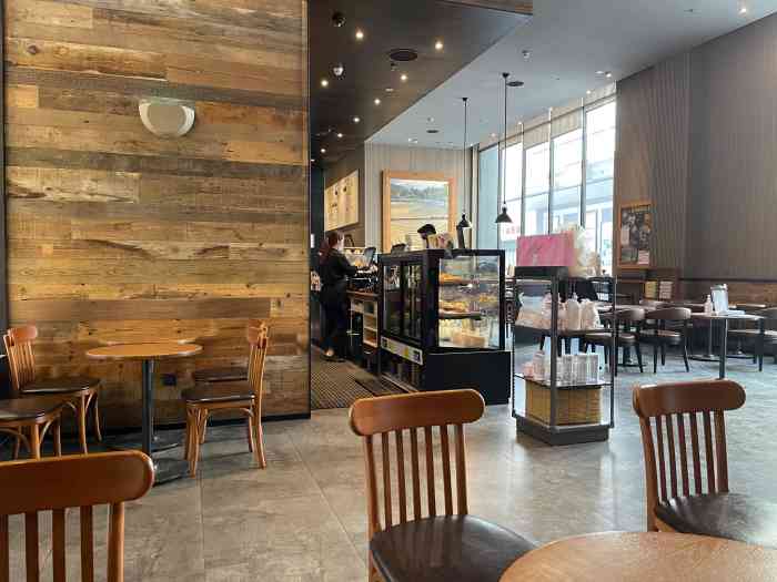 星巴克(西宁新宁国芳百货)-"[薄荷]环境:地址在力盟步行街国芳百货.