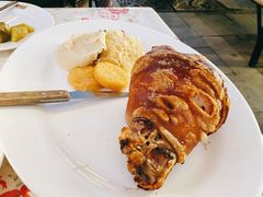 脆烤猪膝配德式酸菜、面包丸-巴伐利亚啤酒坊(意式风情街店)