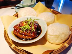 酒酿馒头配扣肉-卯时·龙光雅宴·精致锡帮菜(惠山古镇店)