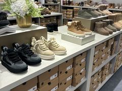 -UGG(燕莎奥特莱斯购物中心店)