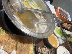 -乡土黄·鲜牛肉火锅·小龙虾(兴业街店)