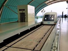 -龙阳路磁悬浮列车总站-停车场