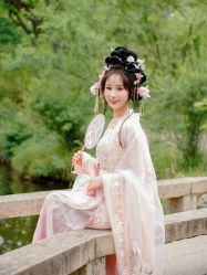 -一揽芳华汉服旗袍体验馆(拙政园店)