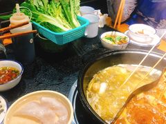 -两三事小郡肝串串香火锅(桂庙店)