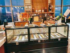 面包甜点陈列柜-都会尚膳·海鲜自助餐厅(重庆万豪酒店)