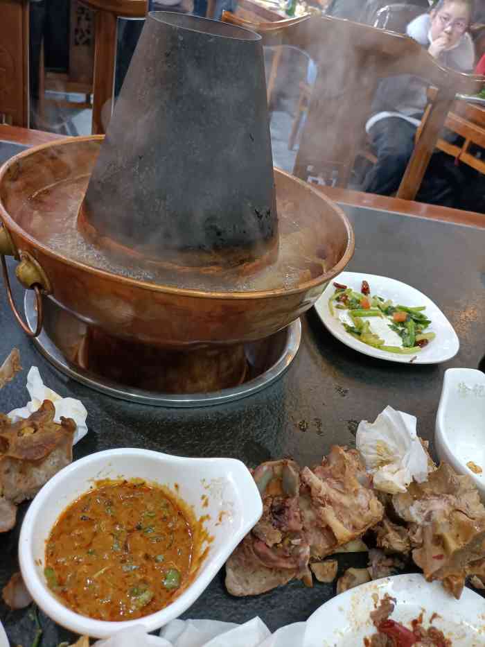 徐记铜火锅-"吃了一锅,又来一锅,太好吃了,里面有八中.