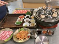 -围炉肉舍•炭烤活鳗•丹东海鲜烤肉(步行街店)