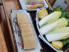 -毛辣果·贵州红酸汤牛肉火锅(西单店)