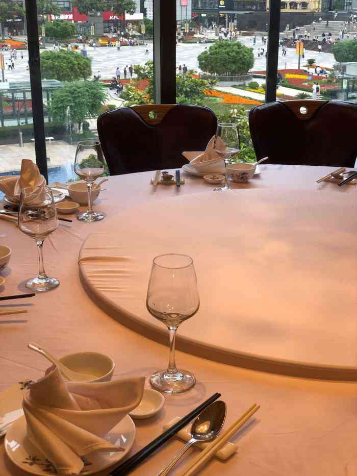 新石浦大酒店(天一店)-"在餐饮业竞争这么激烈的当今,这家的服务差.