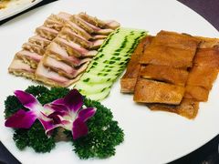 化皮乳猪拼脆肉皖-广东胜利宾馆西关粤中餐厅