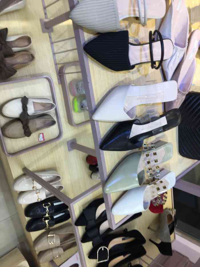 戈美其(福雷德广场店)-"今天在商场里逛了一下,突然看到了这家鞋店.