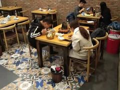大堂-超越炭火牛蛙火锅鸡(河东店)