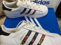 -阿迪达斯(武林银泰三叶草店)