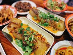 -爆炸头阿姨小四川正宗川味小吃(无任何分店)