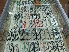 -三叶眼镜城批发市场(上海火车站店)