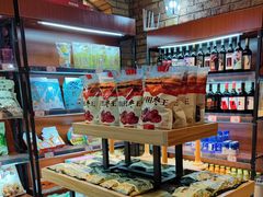 面包甜点陈列柜-伊带伊路新疆美食府(呼家楼店)