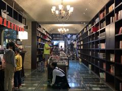 -钟书阁(松江泰晤士小镇店)