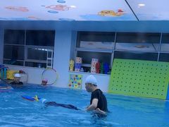 -龙格亲子游泳·水育早教中心(华亿大润发店)