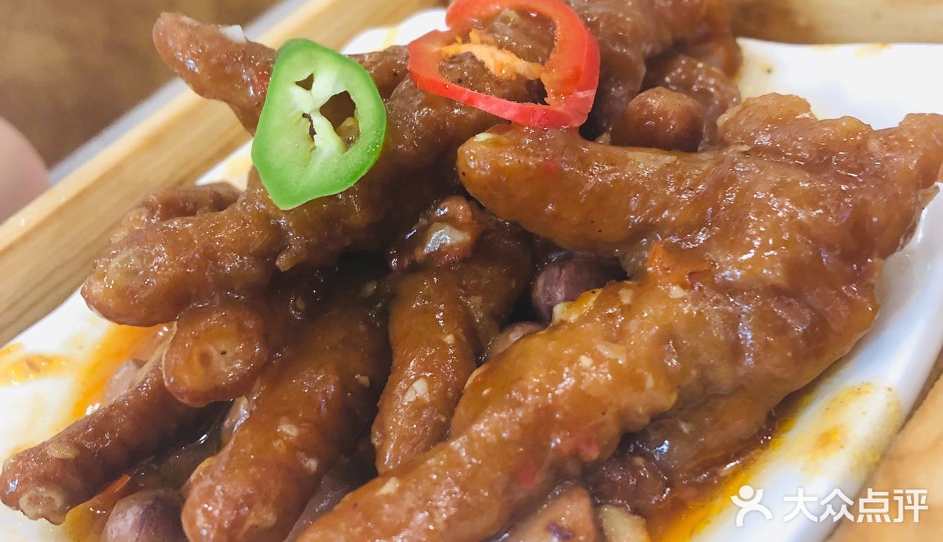 蘸了排骨的肉香带点儿咸味口感很好