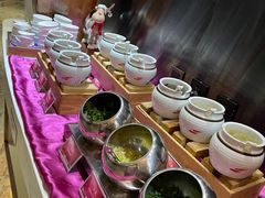 自助调料区-亚洲国际大酒店·云顶阁旋转自助餐厅