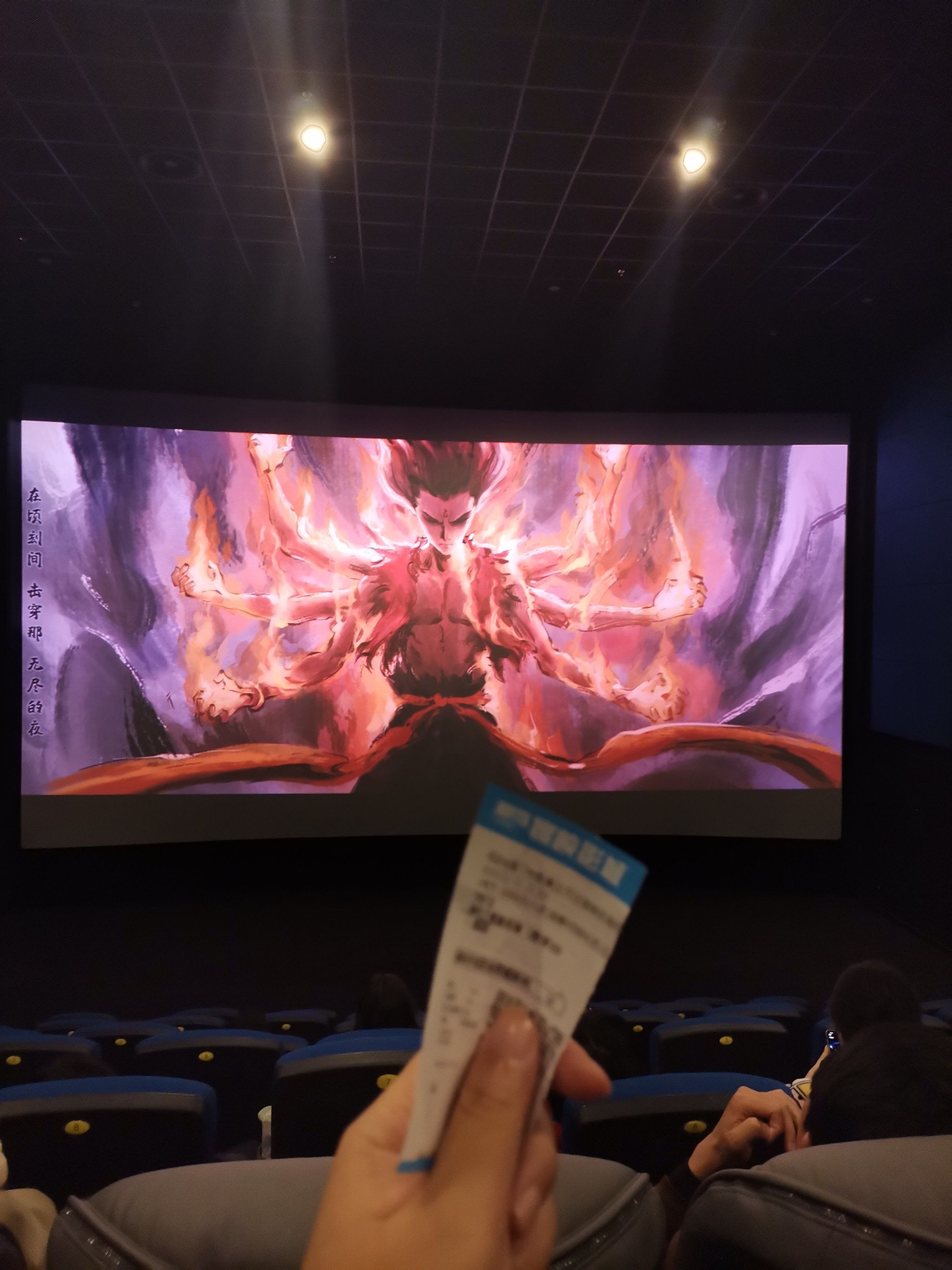 也来助力
上映好久了
入座率还挺高的
选的3d,电影院有提供眼镜