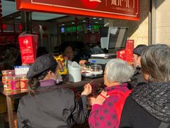 等位区-真老大房鲜肉月饼(南京路步行街店)