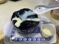 龟苓膏加炼乳-百花传统甜品店(原址店)