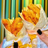 麦当劳也出卷饼了！脆笋+小酥肉cp