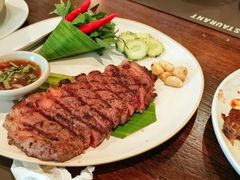 -Chom Cafe and Restaurant